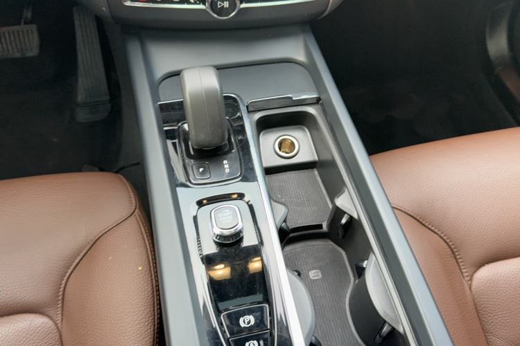 Used Volvo XC60 2022 B5 4x4 Zhiyi Luxury Edition