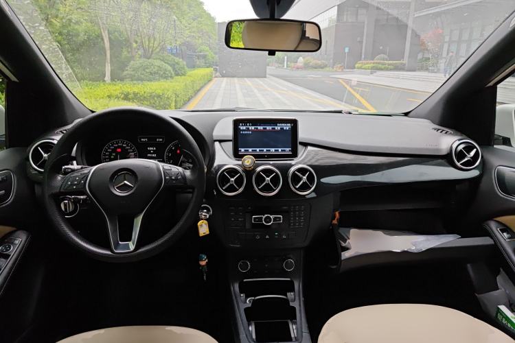 Used Mercedes-Benz B-Class 2012 B 180 Center Console