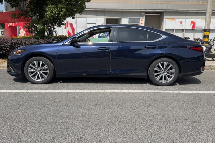Used Lexus ES 2020 200 Excellence Edition
