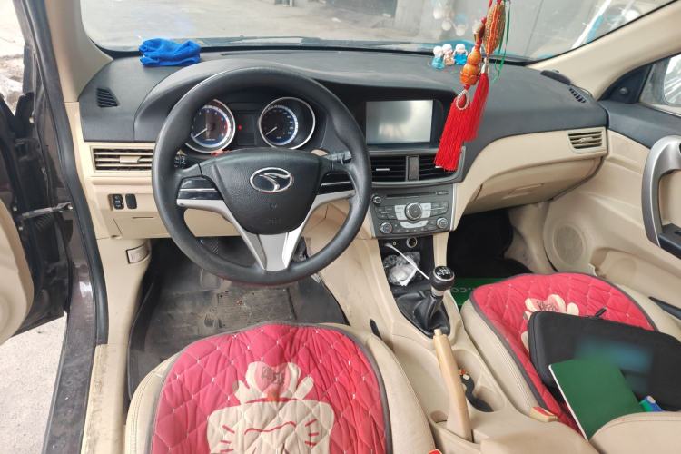 Used Soueast V5 Lingzhi 2015 1.5L Manual Comfort Model Center Console