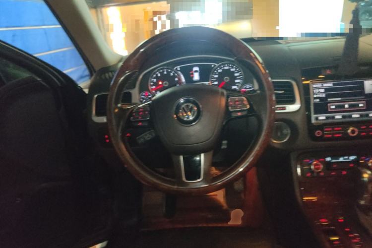 Used Volkswagen Touareg 2011 3.0 TSI Luxury Edition Steering Wheel