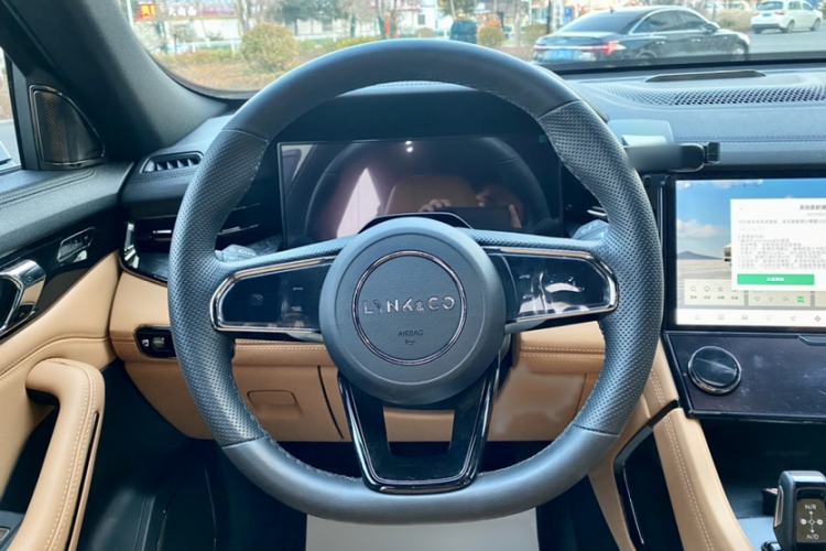 Used Lynk & Co 09 2021 2.0T Halo Six-Seater