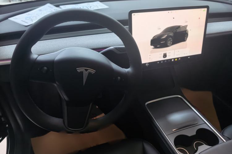 Used Tesla Model Y 2023 Rear-Wheel-Drive Version Interior 3