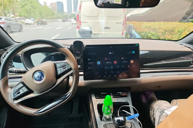 Used BYD Han 2020 DM Four-Wheel Drive Performance Edition Prestige Model Center Console