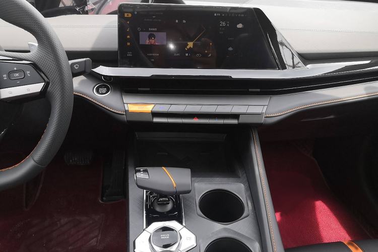 Used Changan UNI-V 2025 1.5T 500Bar Prestige Version