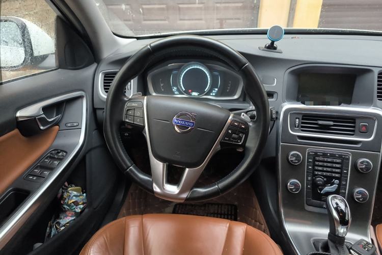 Used Volvo V60 2014 T5 Zhiya Edition