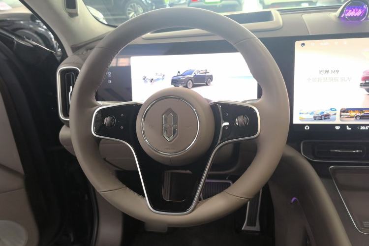 Used Hima AITO M9 2025 Extended-Range Ultra Version 52 kWh 6-Seater Steering Wheel