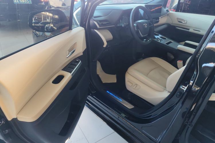 Used Toyota Sienna 2021 2.5L Hybrid Ultimate Edition