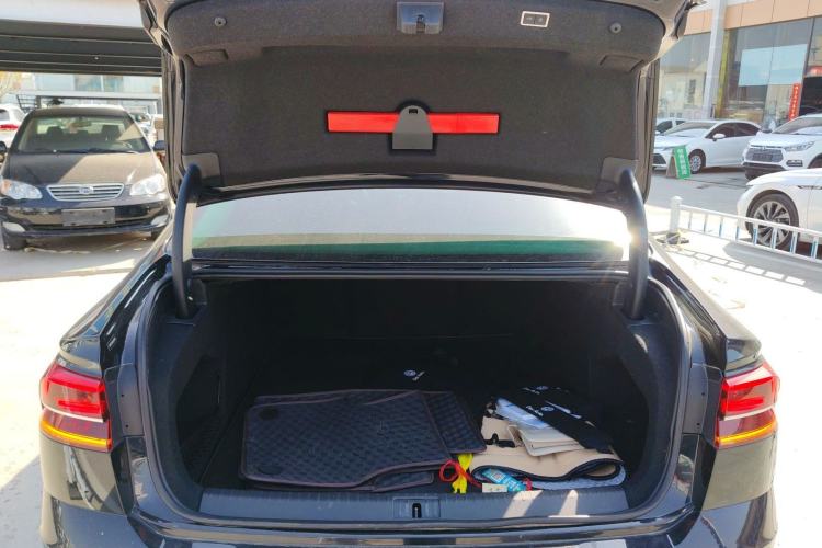 Used Volkswagen Phideon 2019 380TSI Two-Wheel Drive Business Edition China VI Standard
