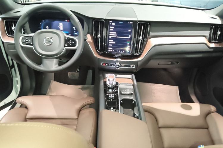 Used Volvo XC60 2025 B5 Four-Wheel Drive Smart & Advanced Luxury Edition