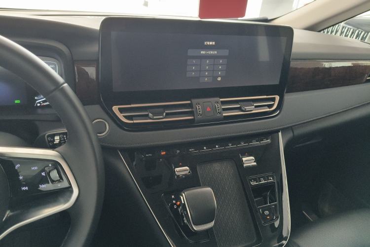 Used Hongqi HQ9 PHEV 2024 2.0T Four-Wheel Drive Luxury Edition Center Console