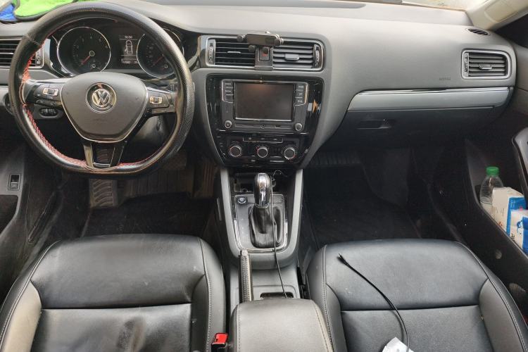 Used Volkswagen Sagitar 2018 280TSI DSG Comfort Model Center Console