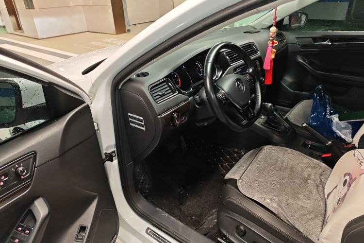 Used Volkswagen Sagitar 2017 230TSI Automatic Luxury Edition
