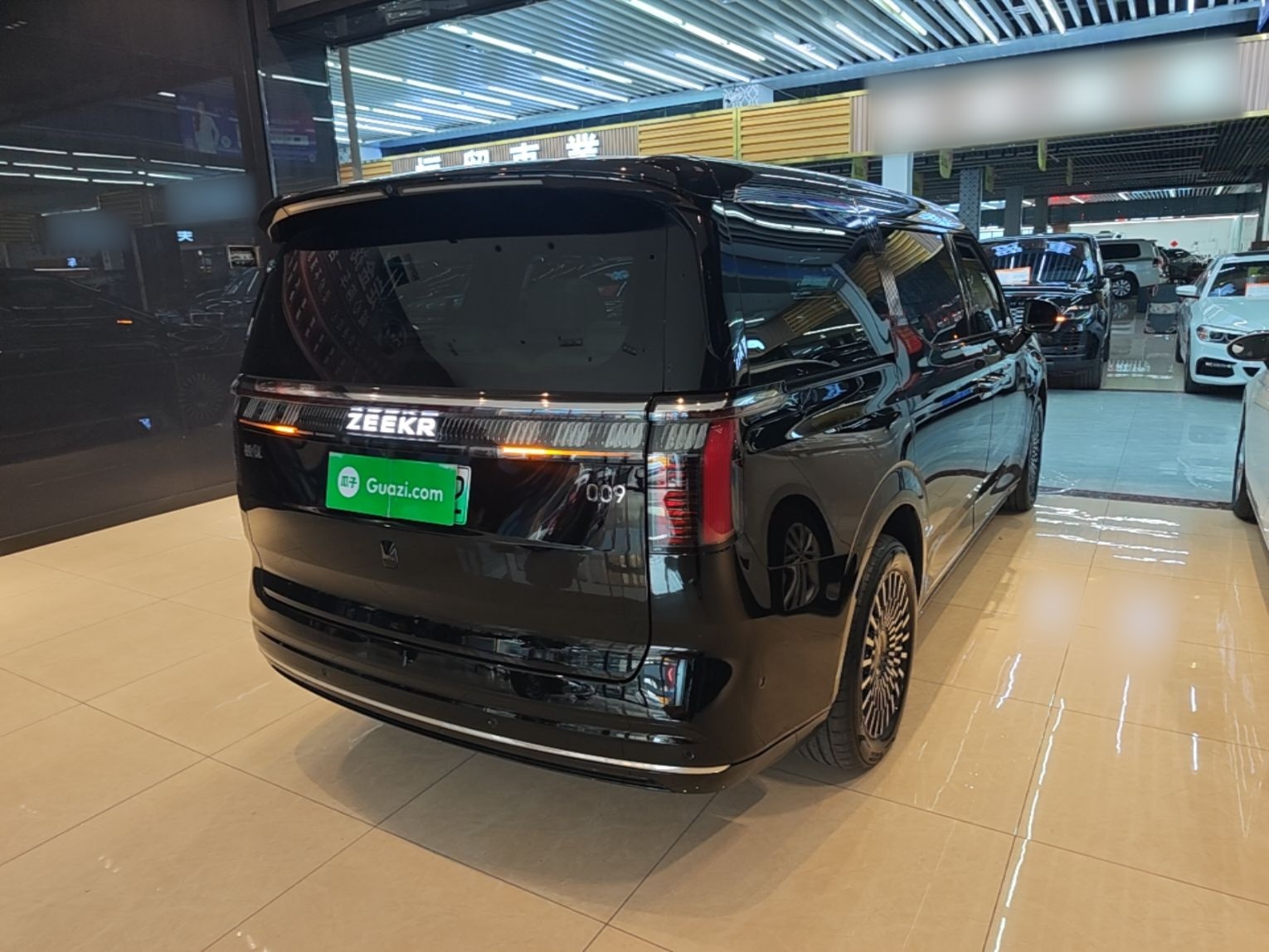 Zeekr 009 2024 Six-Seat Executive Version 4WD 108 kWh — снимка 6