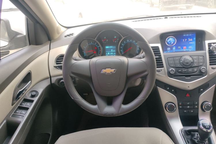 Used Chevrolet Cruze 2015 1.5L Classic SL MT Steering Wheel