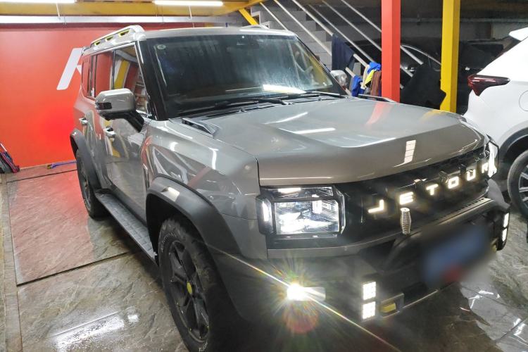 Used JETOUR Traveler 2023 2.0T All-Wheel-Drive CrossPRO Front Right 45 Deg