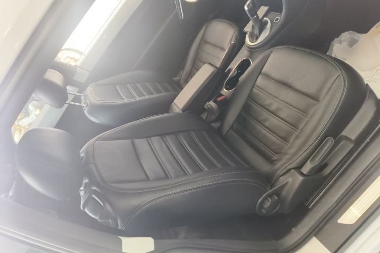 Used Volkswagen Beetle 2015 180TSI model
