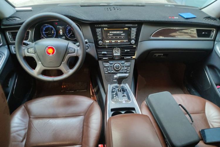 Used Hongqi H7 2015 2.0T Prestige Model Center Console