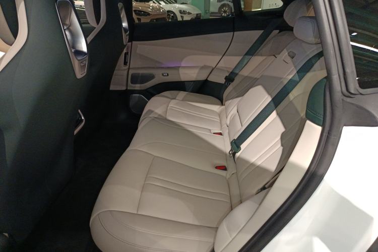 Used Xiaomi Auto YU7 2025 Ultra-Long Range High-Performance All-Wheel-Drive Max Edition
