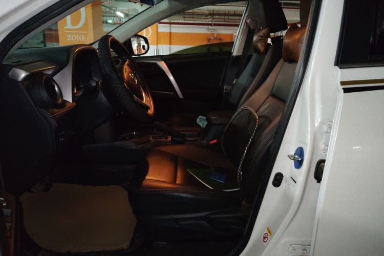 Used Toyota RAV4 2016 2.0L CVT Two-Wheel Drive Fashion Edition China V Standard Left Front Seat