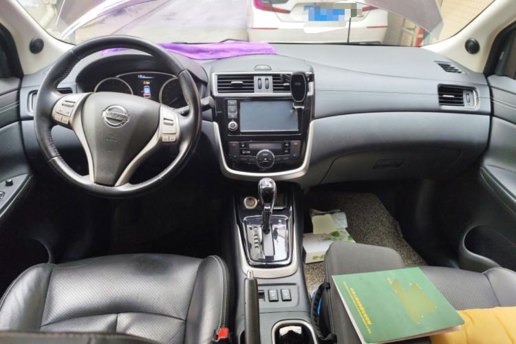 Used Nissan Tiida 2016 1.6L CVT ZhiZun Edition Center Console