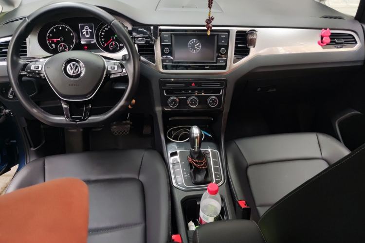 Used Volkswagen Golf Sportsvan 2019 280TSI Automatic Trendy Model China VI Standard Center Console