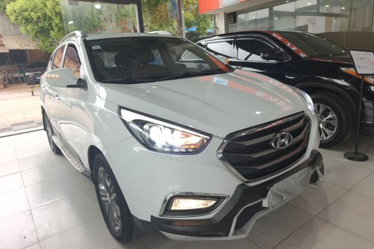Used Hyundai ix35 2015 2.0L Automatic 2WD Smart Type China IV Front Right 45 Deg