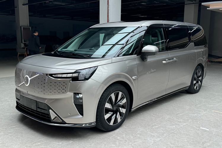 Used Volvo EM90 2025 Ultra Six-Seater