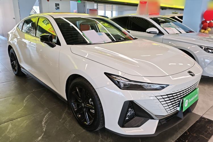 Used Changan UNI-V iDD 2023 ZhiDian iDD 1.5T 113km Smart & Fun Version
