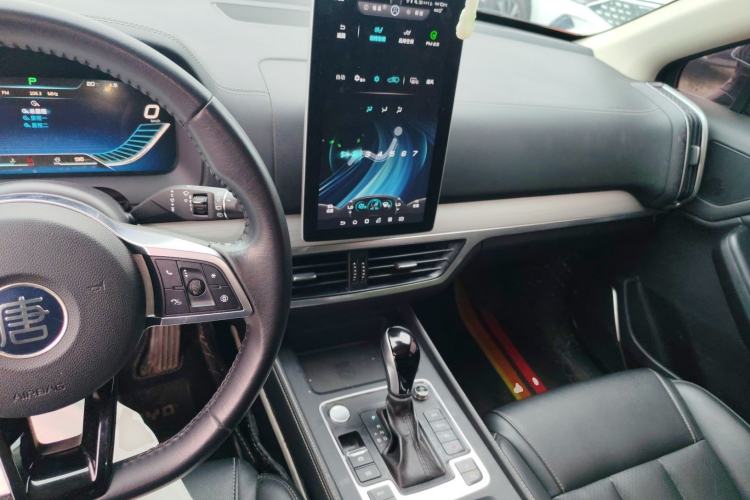 Used BYD Tang 2018 2.0T Automatic SmartConnect Prestige 7-Seater China V Standard Center Console