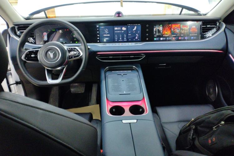 Used VOYAH FREE 2023 Four-Wheel Drive Extended-Range Model with Ultra-Long Range
