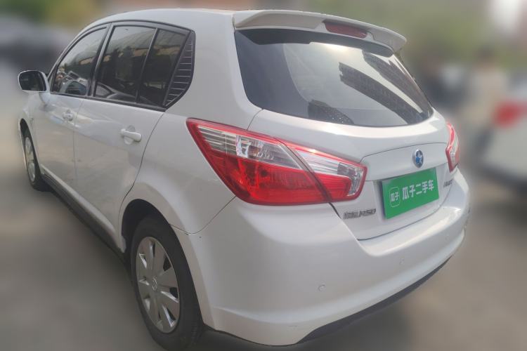 Used Venucia R50 2015 1.6L Manual Fashion Edition
