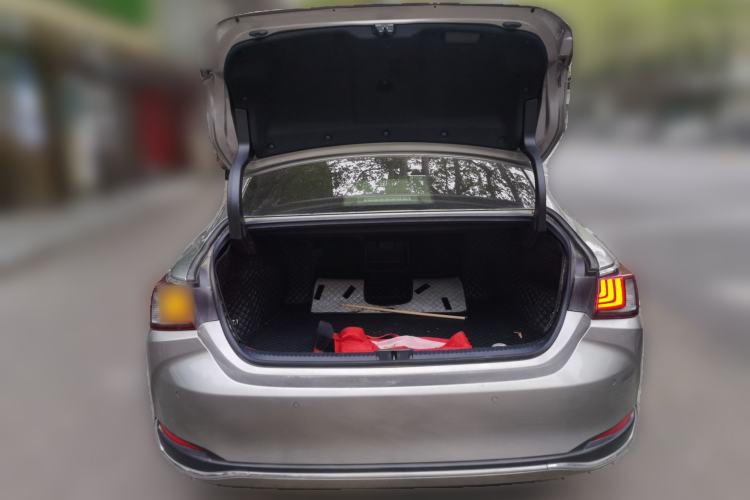 Used Lexus ES 2020 300h Deluxe Edition Trunk