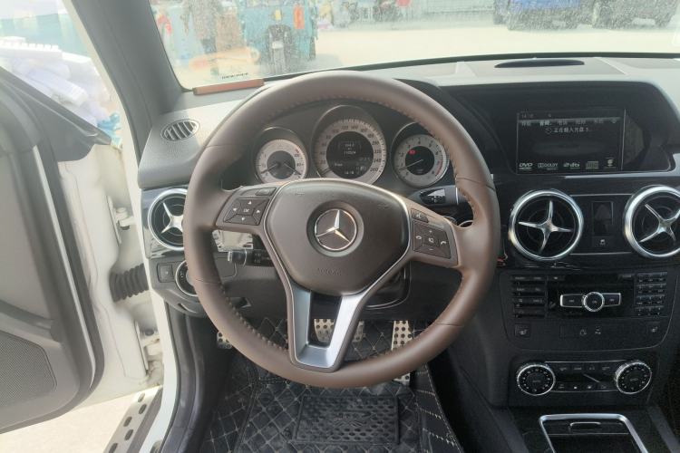 Used Mercedes-Benz GLK-Class 2013 Facelift GLK 300 4MATIC Luxury Edition Steering Wheel