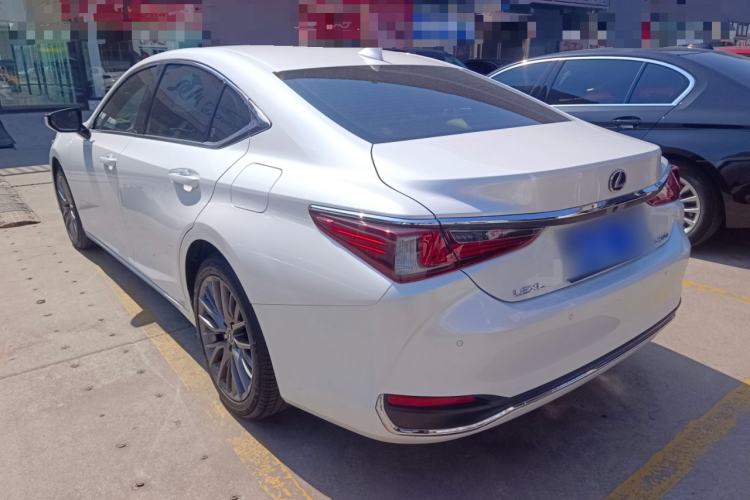Used Lexus ES 2022 200 Excellence Edition
