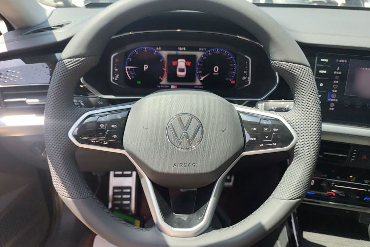 Used Volkswagen Passat 2024 380TSI Starry Dragon Edition Steering Wheel