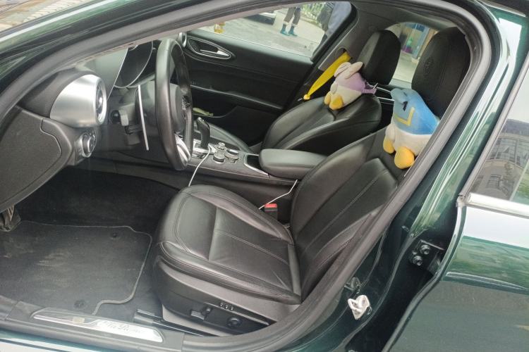 Used Alfa Romeo Giulia 2021 2.0T 280HP Luxury Edition Left Front Seat