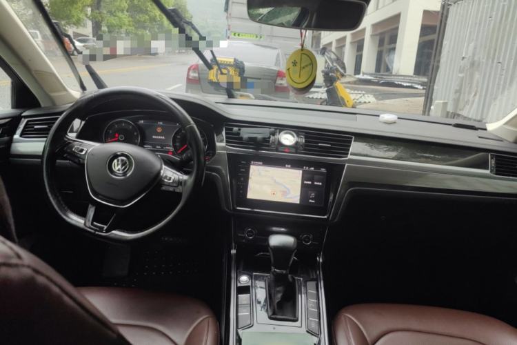 Used Volkswagen Phideon 2018 Revised Version 380TSI Two-Wheel Drive Business Edition Center Console