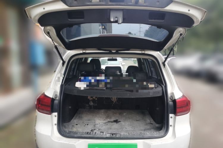 Used Volkswagen Tiguan 2015 1.8TSI Manual Two-Wheel-Drive Limited Edition Trunk