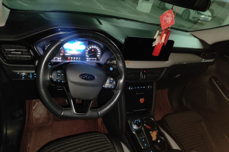 Used Ford Escape 2020 EcoBoost 245 Four-Wheel Drive Titanium Edition Interior 2