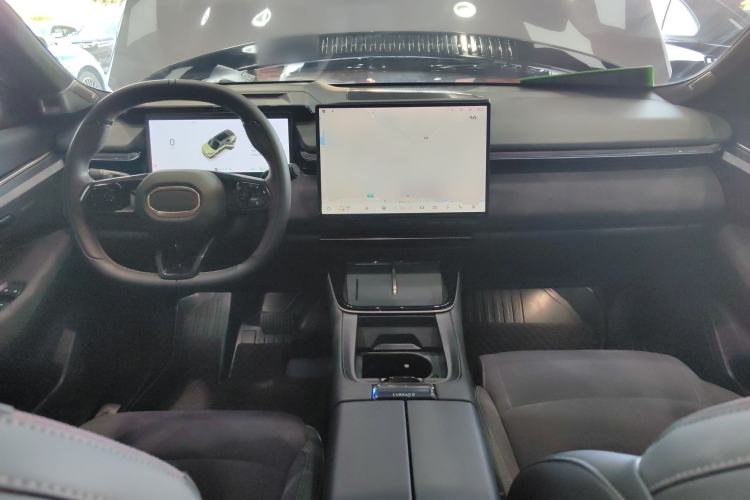 Used Lynk & Co 08 EM-P 2023 220 km Limited-Time Edition
