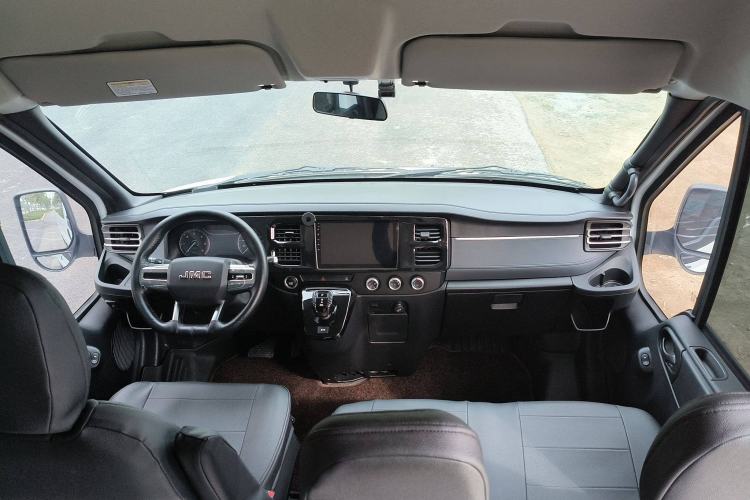 Used JMC Fushun 2025 2.0T 8AT Diesel Mid-Range Mid-Top Commercial Multi-Purpose 7-Seater Passenger Vehicle
