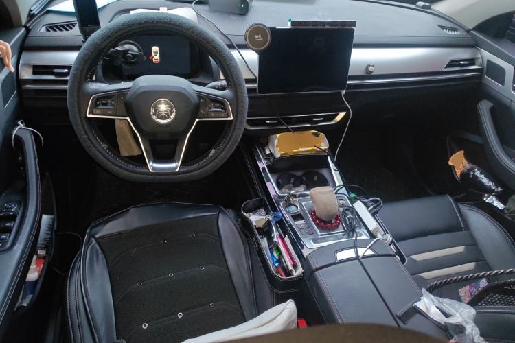 Used BYD Qin Pro New Energy 2019 DM Super Edition 1.5TI Automatic Smart Connect X-Trail Model China VI Standard Center Console