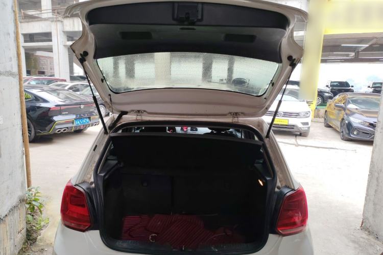 Used Volkswagen Polo 2016 1.6L Automatic Comfort Model
