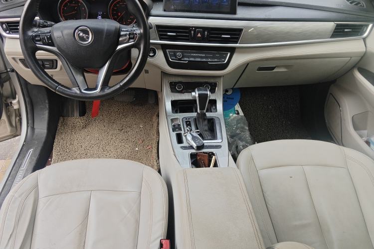 Used Hanteng X5 2018 1.5T CVT Luxury Edition Center Console