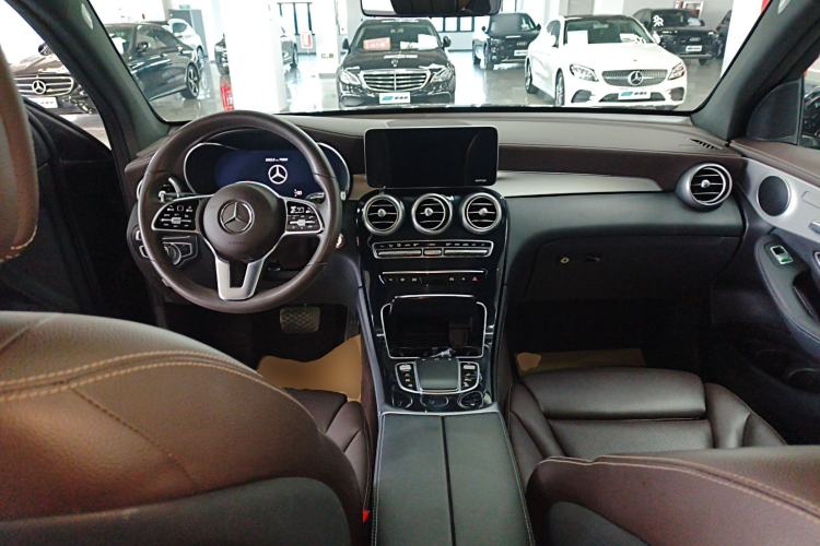 Used Mercedes-Benz GLC 2021 GLC 260 L 4MATIC Dynamic Edition Center Console