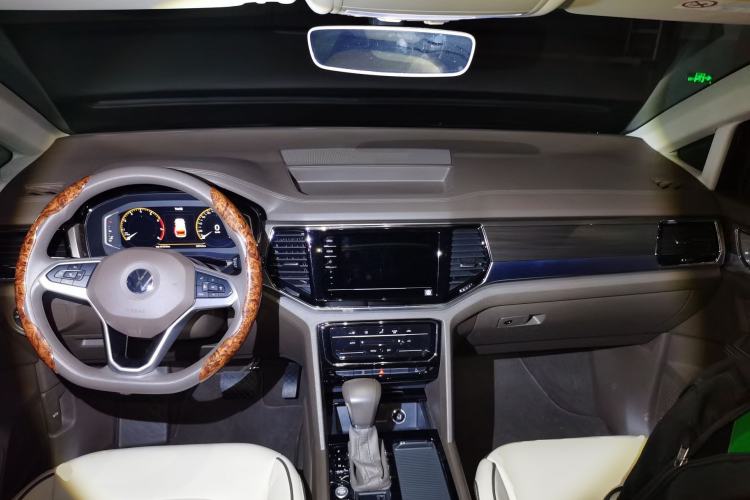 Used Volkswagen Viloran 2020 330TSI Business Edition
