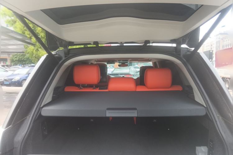 Used Land Rover Range 2022 3.0 L6 400 PS Classic Extended Version Trunk