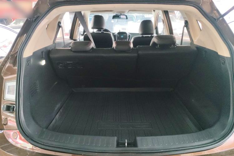 Used Baojun 560 2015 1.8L manual luxury version Trunk