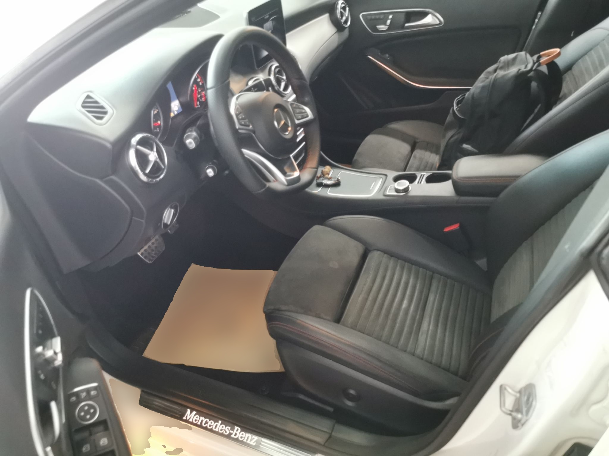 Переднее сиденье в автомобиле